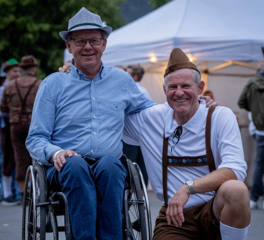 2 x 30 år for lang og tro tjeneste